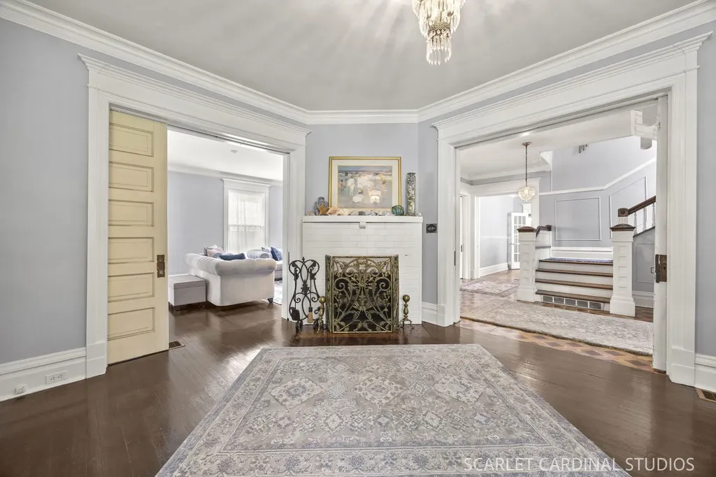 1205 West Downer Place Aurora IL 60506
