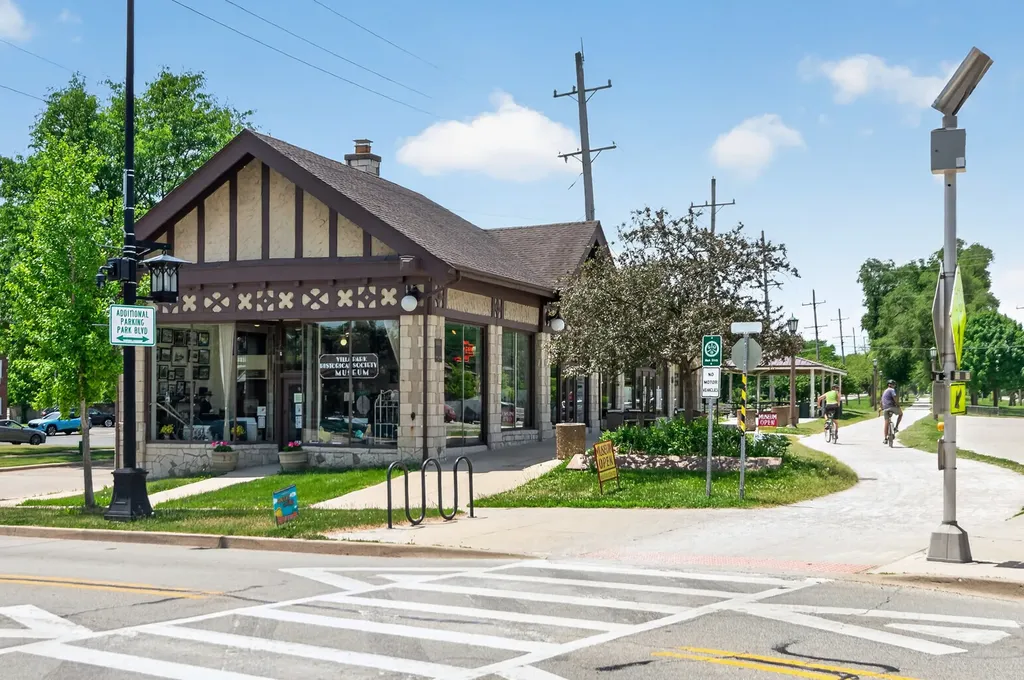 433 South Euclid Avenue Villa Park IL 60181