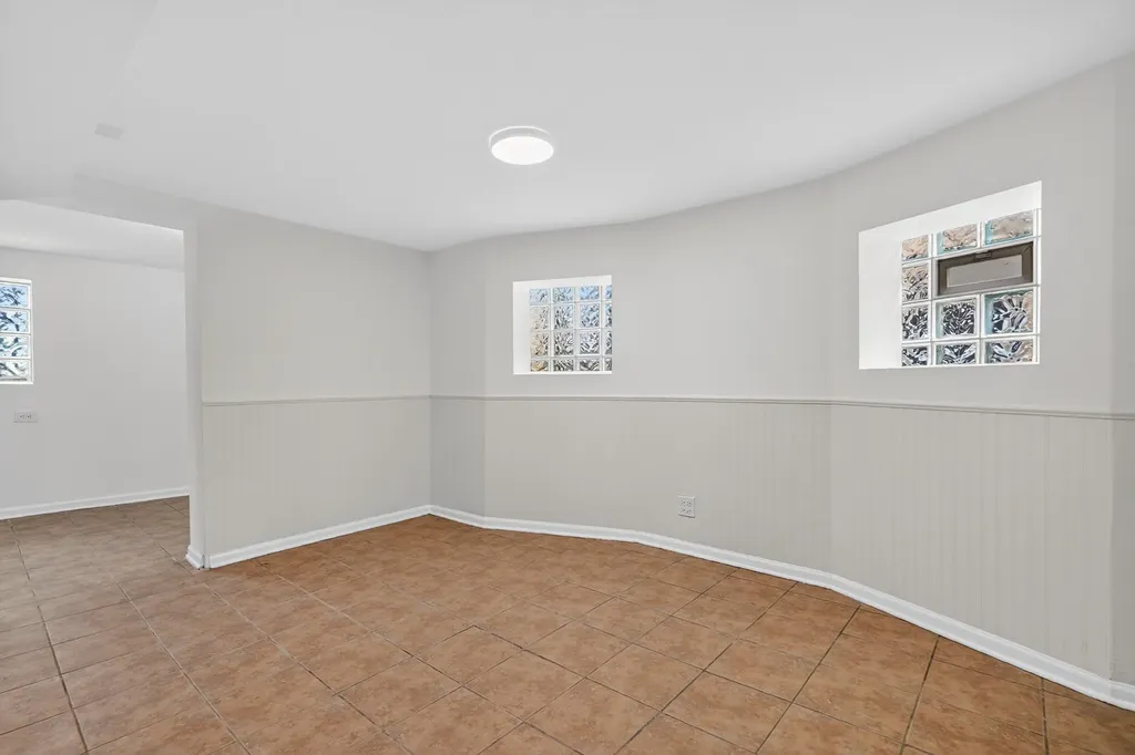 6136 West Fletcher Street Chicago IL 60634