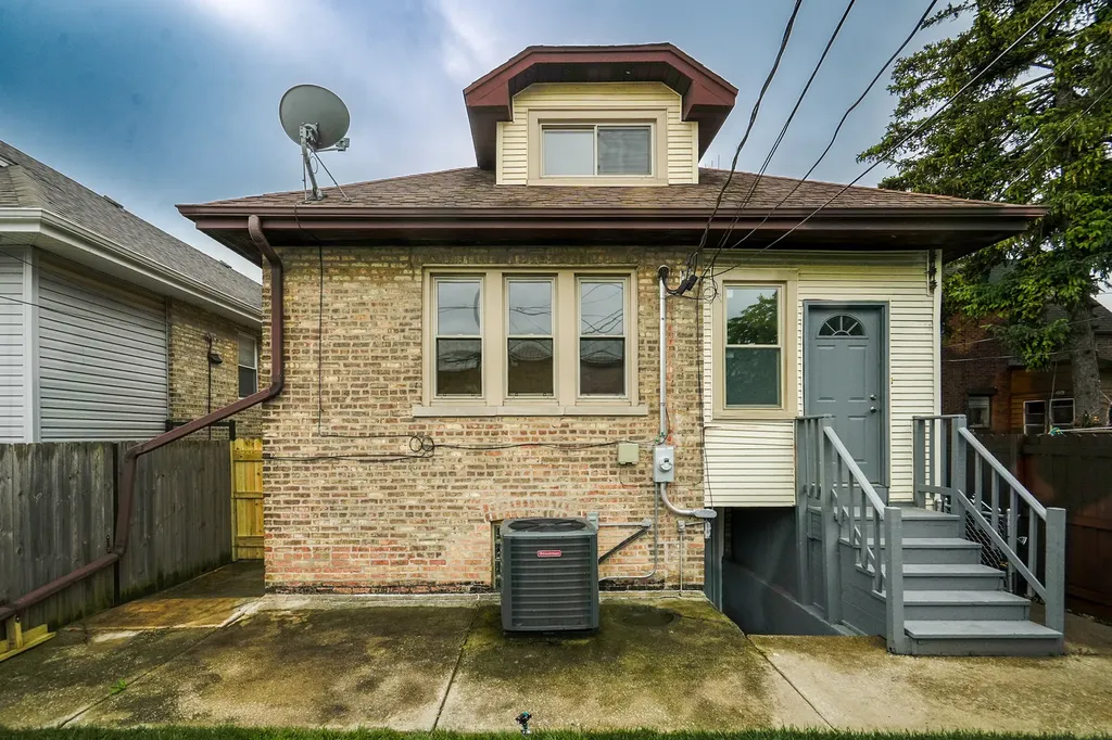 6136 West Fletcher Street Chicago IL 60634
