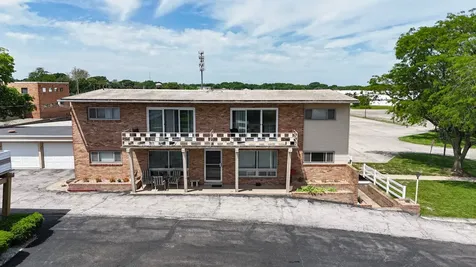 221 Robinhood Lane Bloomington IL 61701