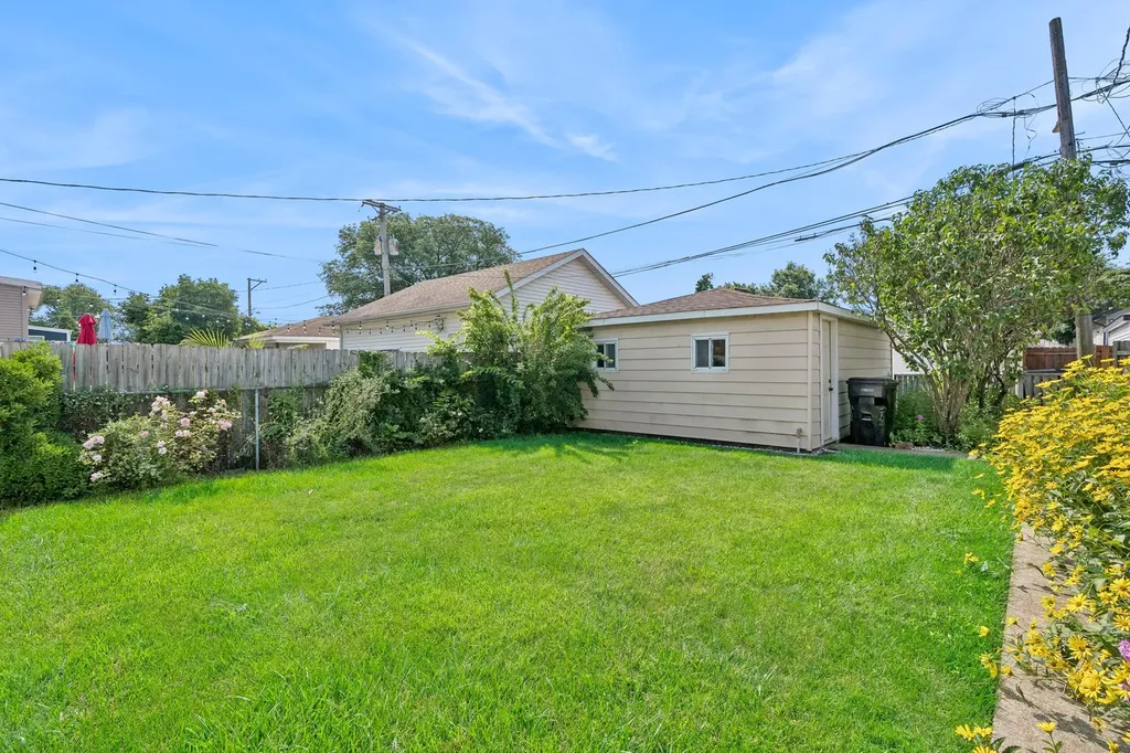 5543 West Berenice Avenue Chicago IL 60641