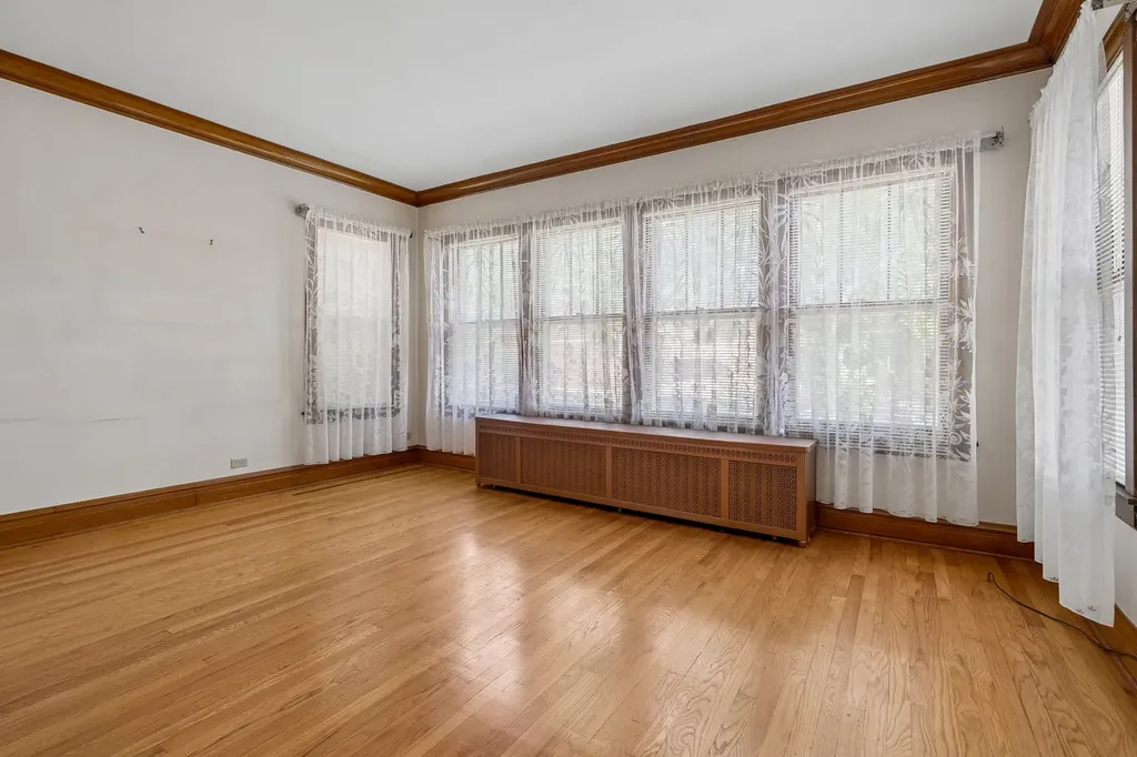 5543 West Berenice Avenue Chicago IL 60641