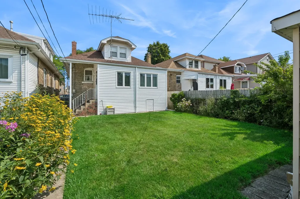 5543 West Berenice Avenue Chicago IL 60641