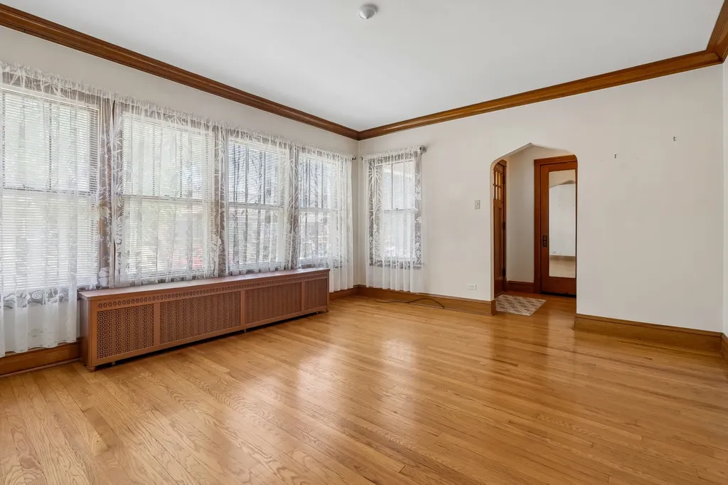 5543 West Berenice Avenue Chicago IL 60641