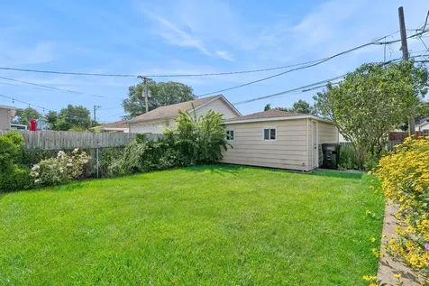 5543 West Berenice Avenue Chicago IL 60641