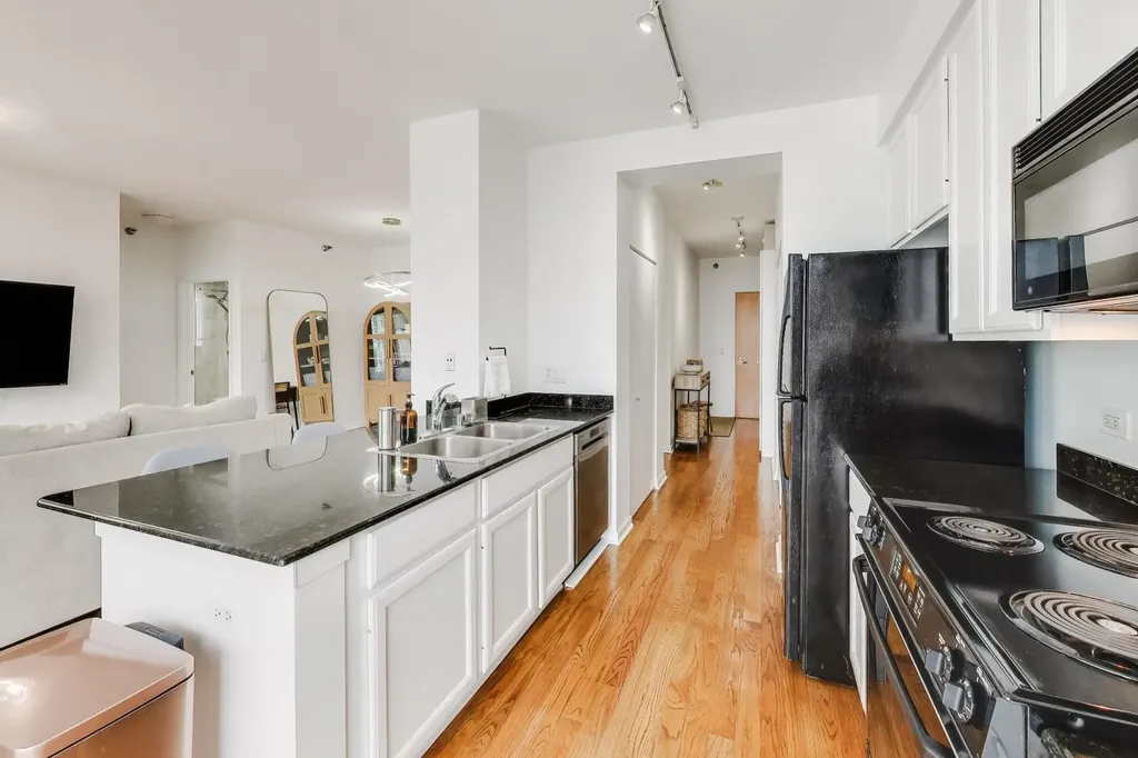 421 West Huron Street Chicago IL 60654
