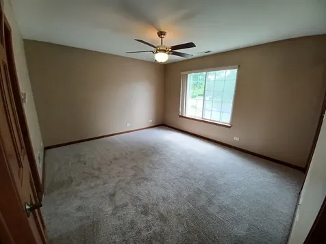 661 Lincoln Station Drive Oswego IL 60543