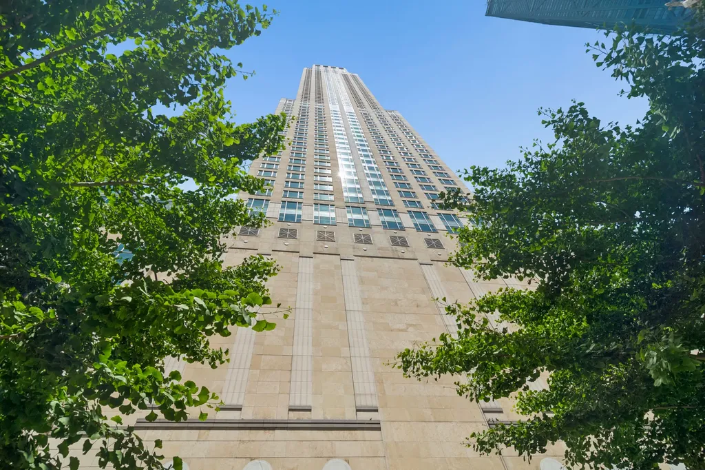 132 East Delaware Place Chicago IL 60611