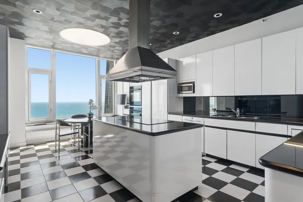 132 East Delaware Place Chicago IL 60611