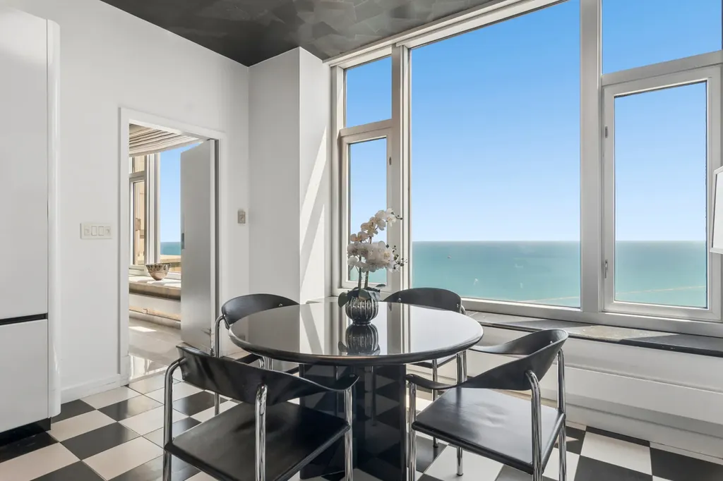 132 East Delaware Place Chicago IL 60611