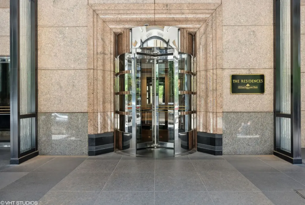 132 East Delaware Place Chicago IL 60611