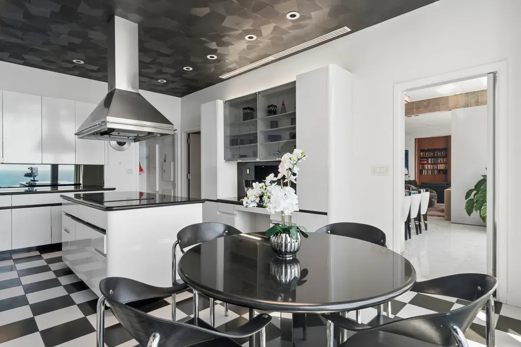 132 East Delaware Place Chicago IL 60611