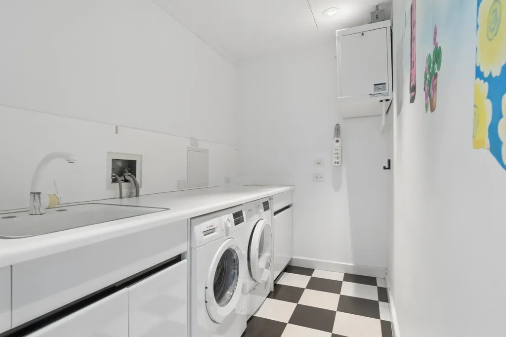 132 East Delaware Place Chicago IL 60611