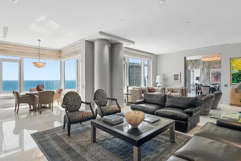 132 East Delaware Place Chicago IL 60611