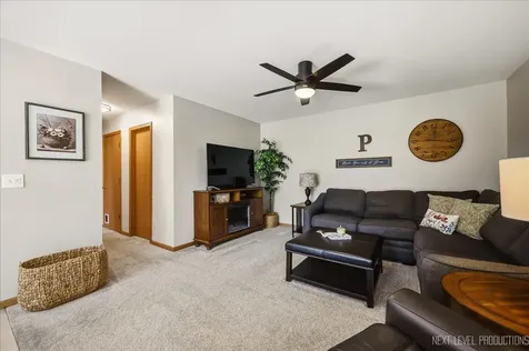 675 Parker Court Geneva IL 60134