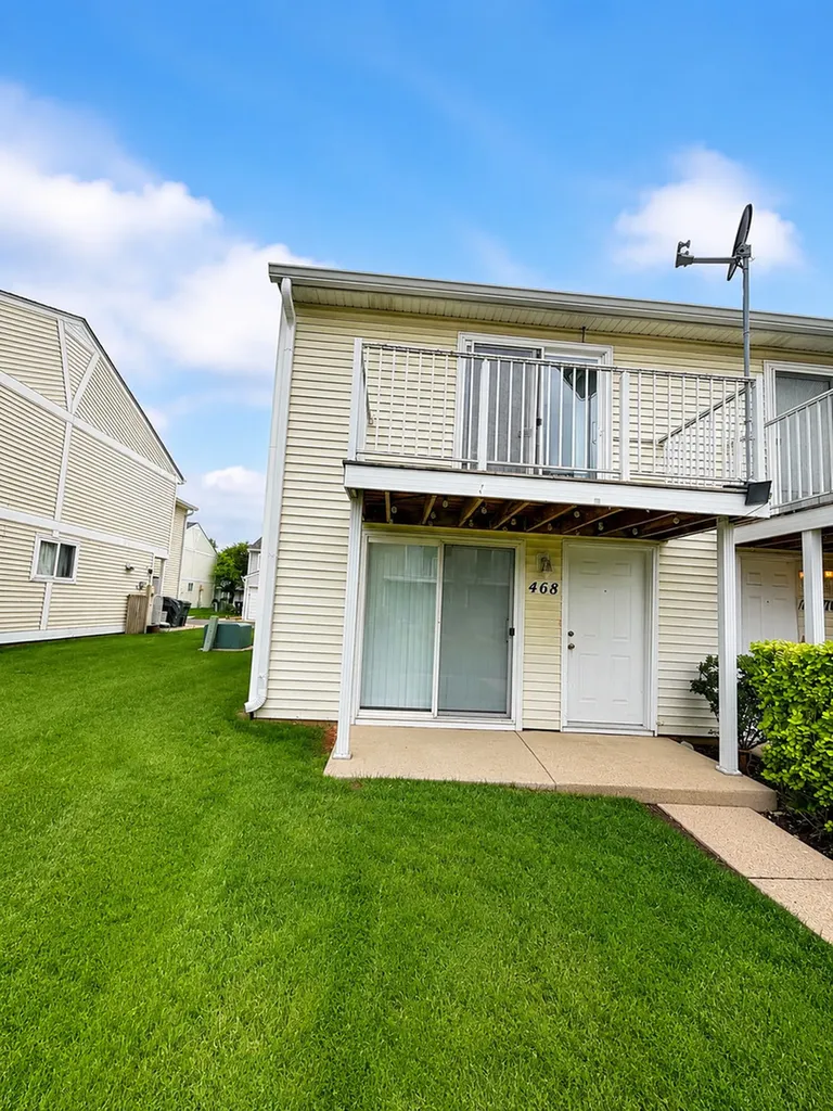 468 Meadow Green Lane Round Lake Beach IL 60073