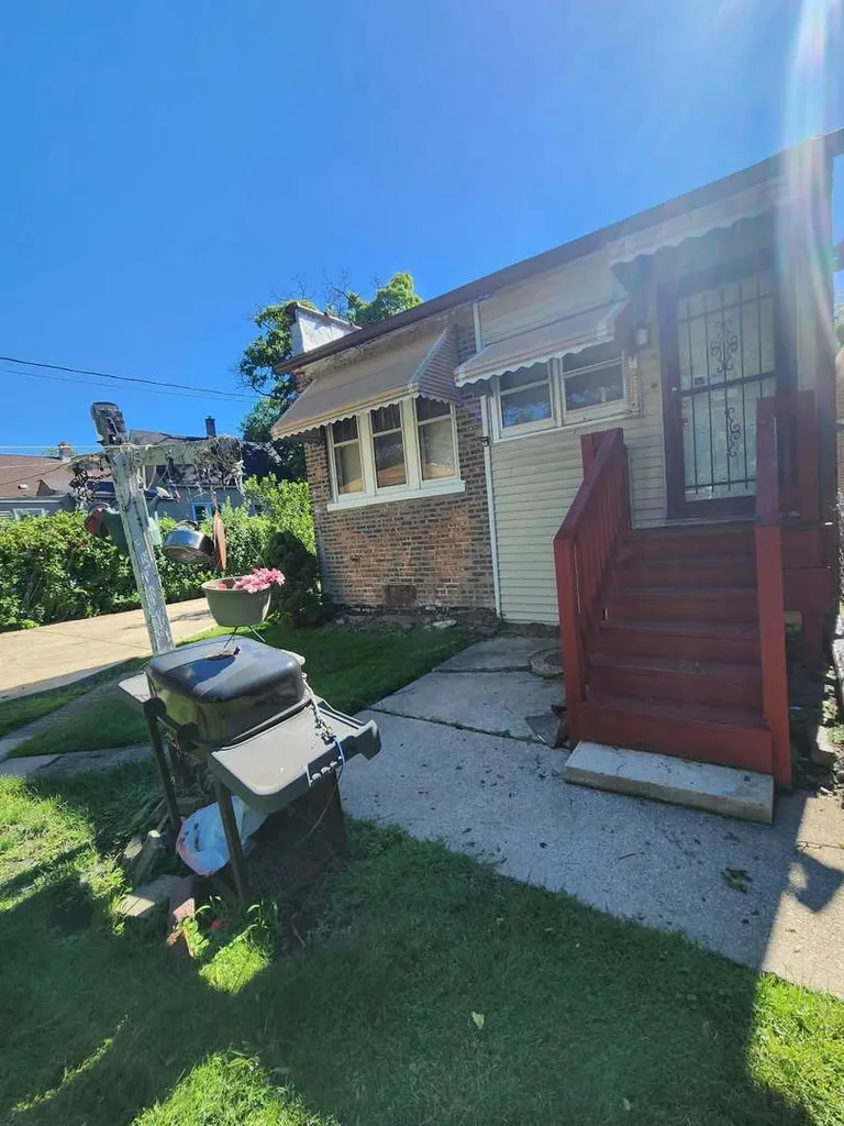 9346 South Woodlawn Avenue Chicago IL 60619