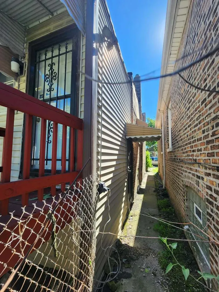 9346 South Woodlawn Avenue Chicago IL 60619