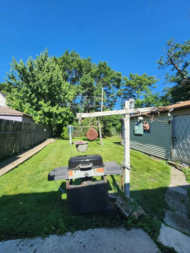 9346 South Woodlawn Avenue Chicago IL 60619