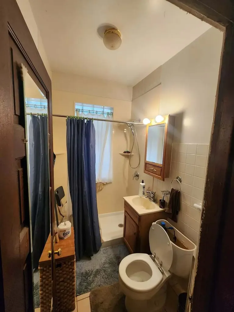 9346 South Woodlawn Avenue Chicago IL 60619