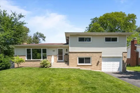 821 Castlewood Lane Deerfield IL 60015