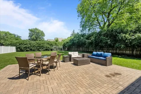 821 Castlewood Lane Deerfield IL 60015