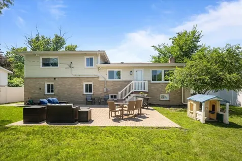 821 Castlewood Lane Deerfield IL 60015