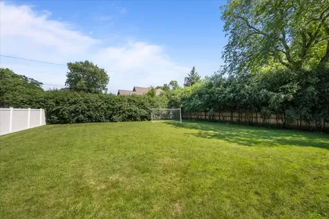 821 Castlewood Lane Deerfield IL 60015