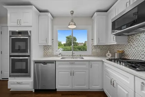 821 Castlewood Lane Deerfield IL 60015