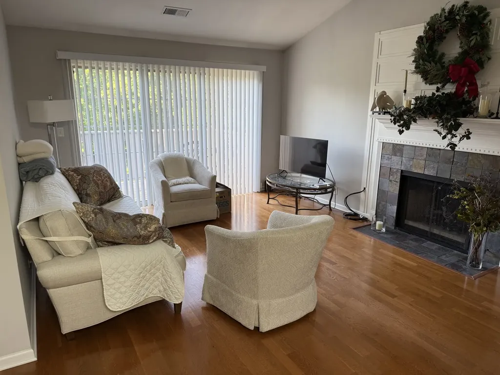 1907 Gresham Circle Wheaton IL 60187