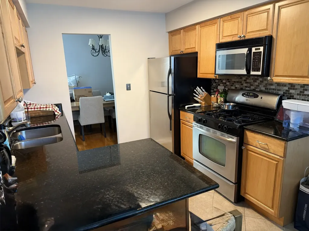 1907 Gresham Circle Wheaton IL 60187