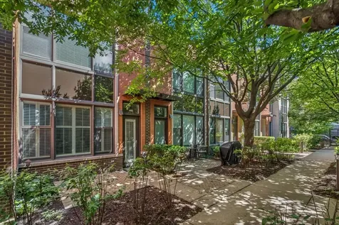 960 North Crosby Street Chicago IL 60610