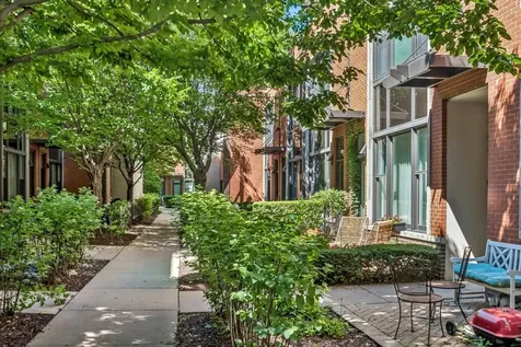960 North Crosby Street Chicago IL 60610