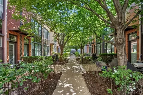 960 North Crosby Street Chicago IL 60610
