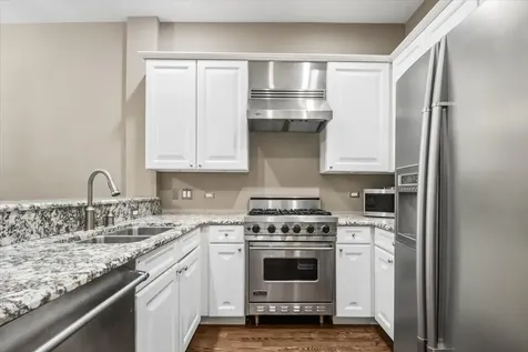 960 North Crosby Street Chicago IL 60610