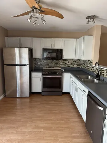123 Holiday Lane Hainesville IL 60073