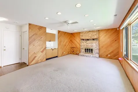 136 East Fox Hill Drive Buffalo Grove IL 60089