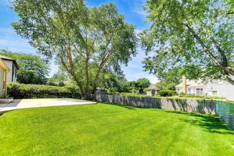 136 East Fox Hill Drive Buffalo Grove IL 60089