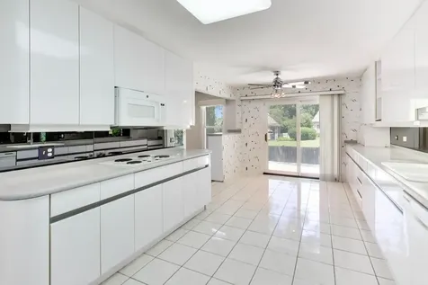 136 East Fox Hill Drive Buffalo Grove IL 60089