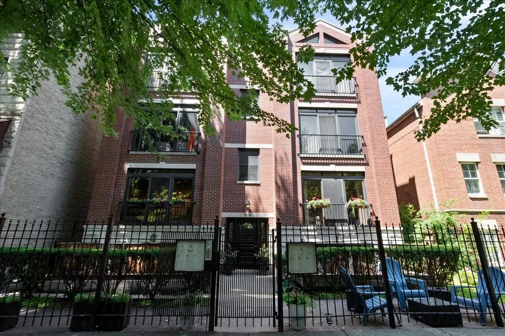 1242 North Maplewood Avenue Chicago IL 60622