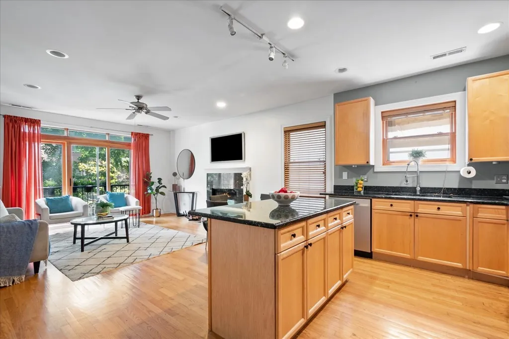 1242 North Maplewood Avenue Chicago IL 60622