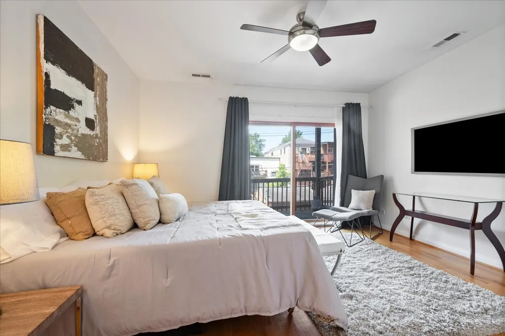 1242 North Maplewood Avenue Chicago IL 60622