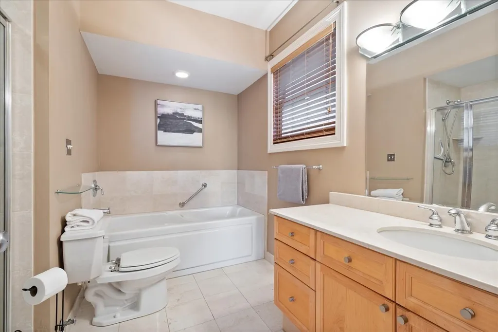 1242 North Maplewood Avenue Chicago IL 60622