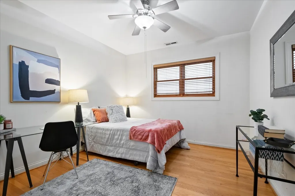 1242 North Maplewood Avenue Chicago IL 60622