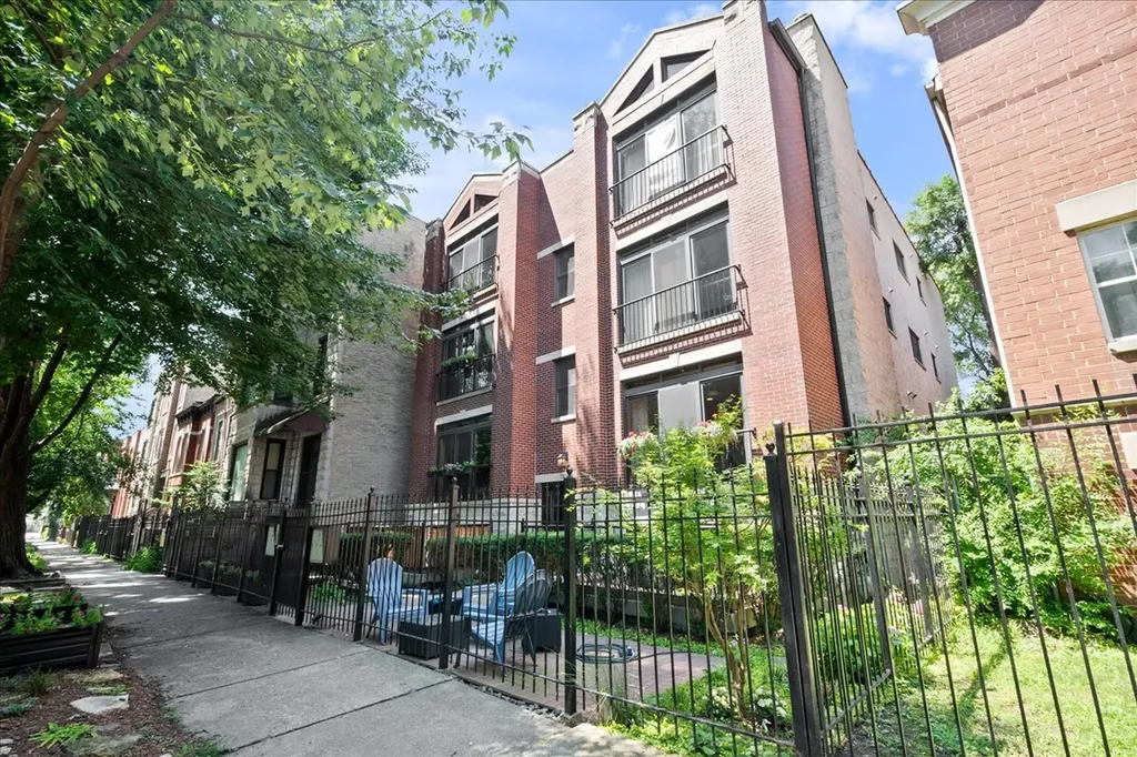 1242 North Maplewood Avenue Chicago IL 60622