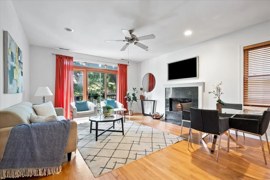 1242 North Maplewood Avenue Chicago IL 60622