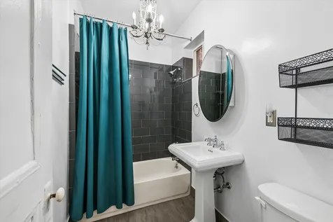 5052 South Blackstone Avenue Chicago IL 60615
