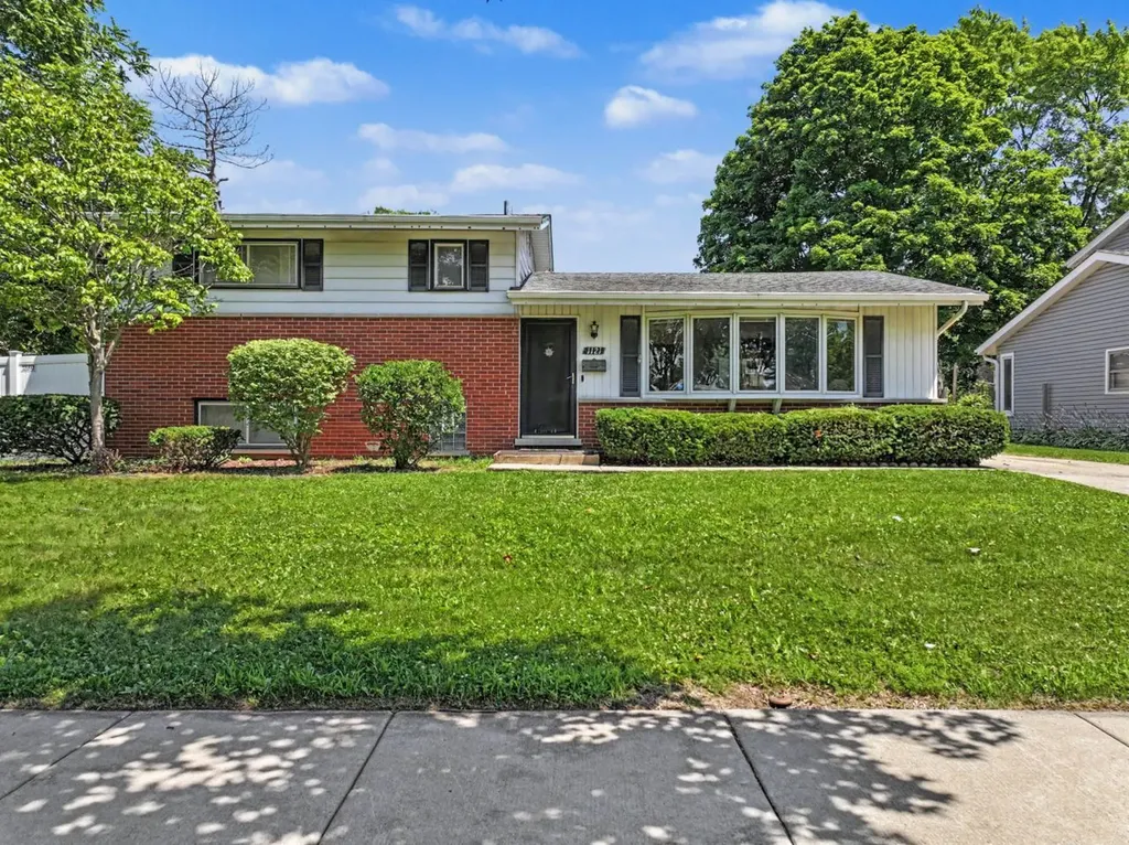 1121 North Crabtree Lane Mount Prospect IL 60056