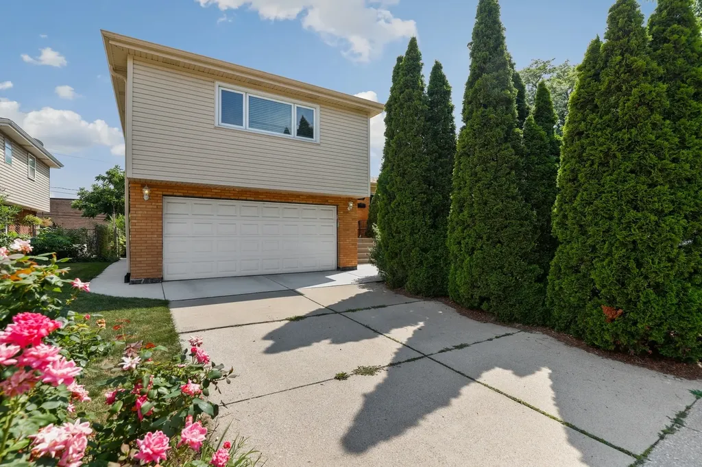 4701 West 102nd Street Oak Lawn IL 60453